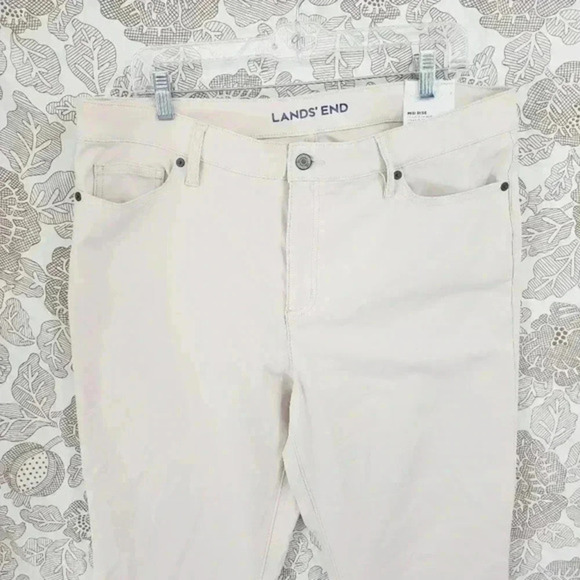 NWT Lands' End Mid Rise Kick Crop Leg Women's Stretched Beige 16T 1493 - Picture 3 of 10